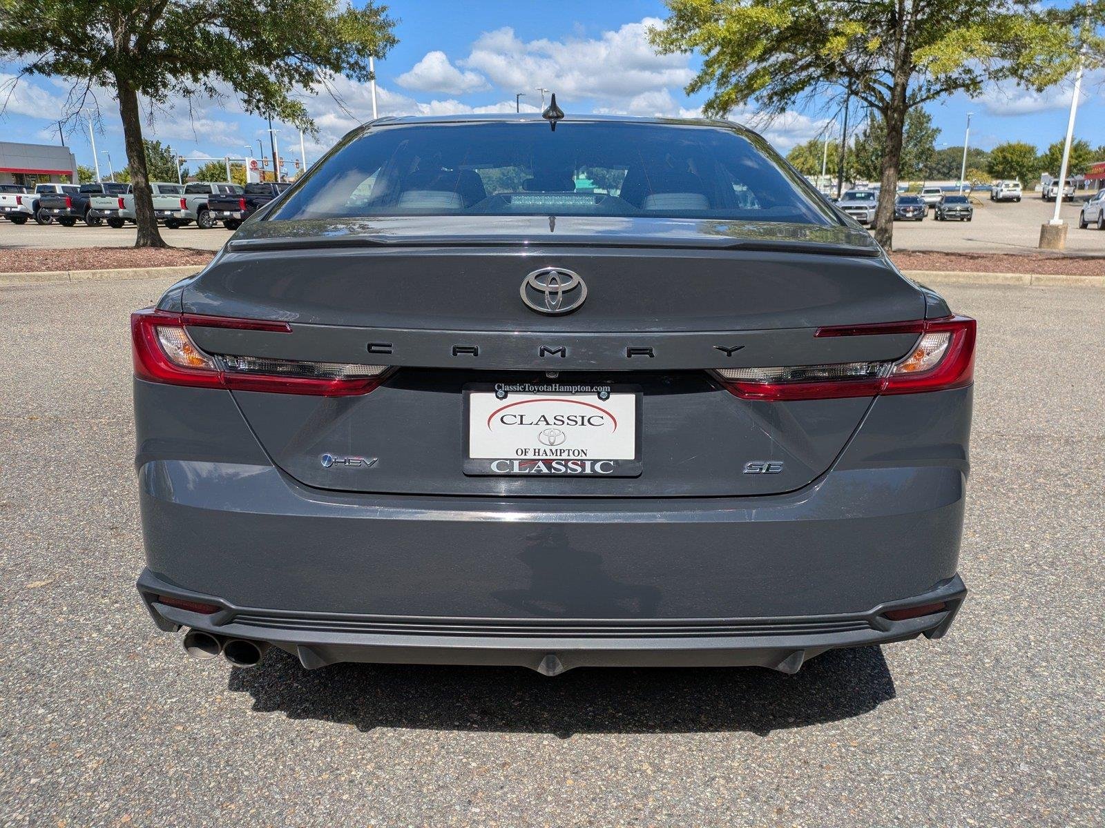 Used 2025  Toyota SE image 5
