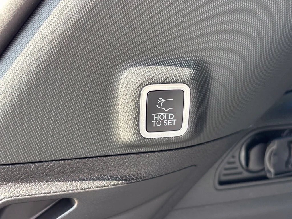 New 2027 Gray Jeep Laredo Altitude image 15