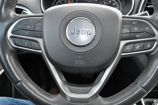 Used 2022 Gray Jeep Limited image 29