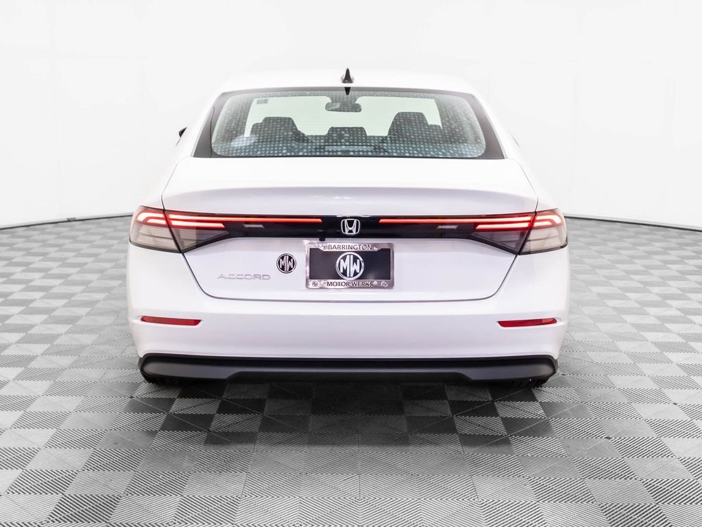 New 2026 Platinum White Pearl Honda SE image 4
