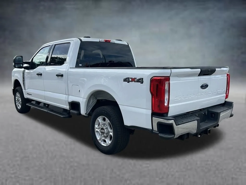 Used 2025 Oxford White Ford XLT image 8