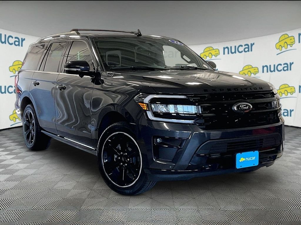 Used 2023 Gray Ford Limited image 1