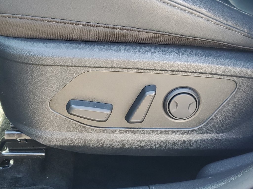 Used 2024 White Kia EX image 10