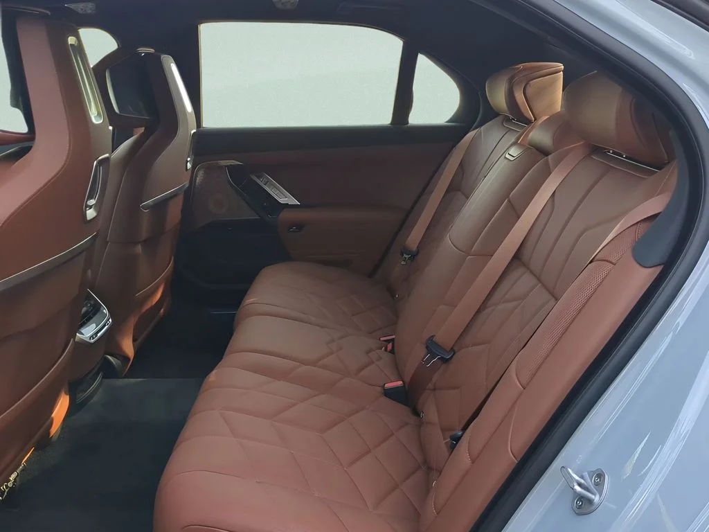 2025 BMW 7 Series 760i - Photo 13