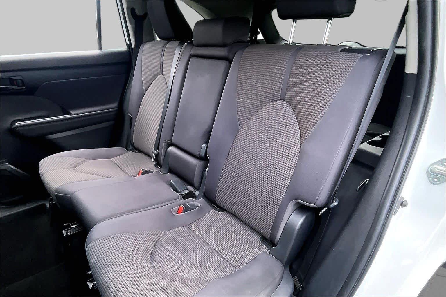 Used 2023 Wind Chill Pearl Toyota LE image 19