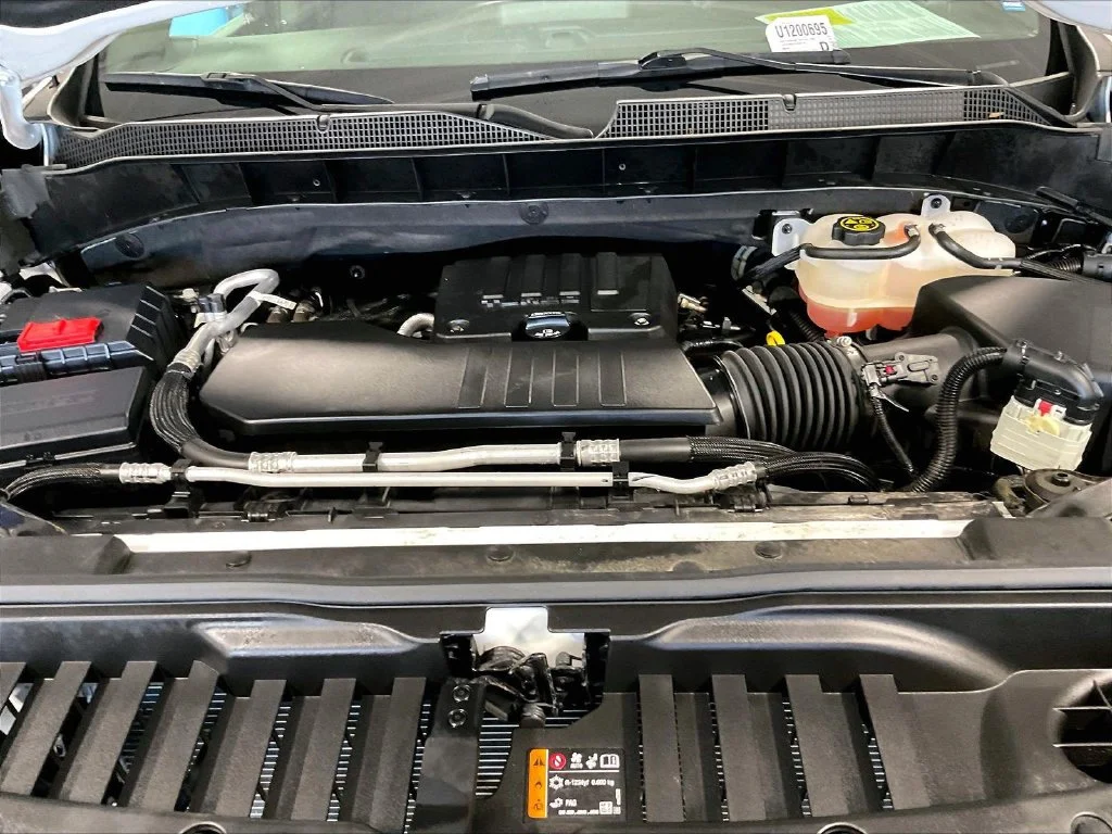 Used 2023 White Chevrolet Custom image 29