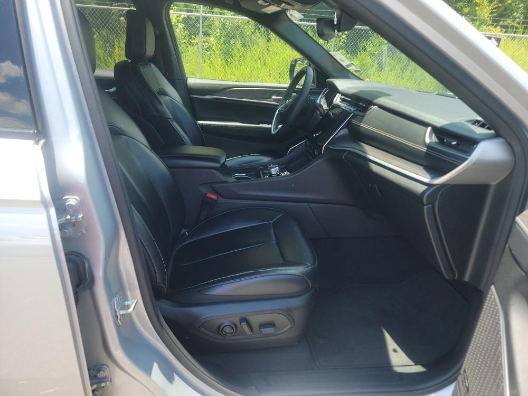 Used 2024 Silver Jeep 4xe image 6