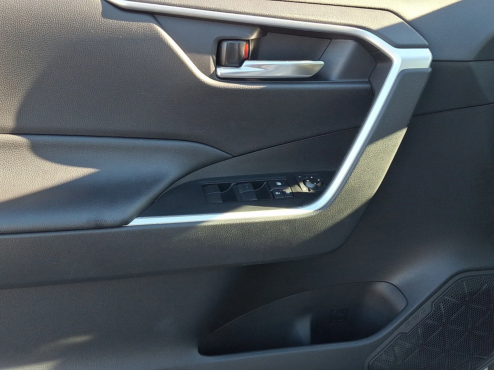 Used 2021 White Toyota XLE image 12