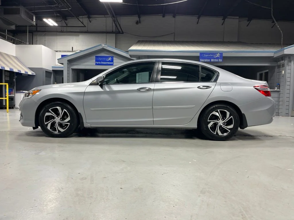 Certified Used 2016 Lunar Silver Metallic Honda LX image 4