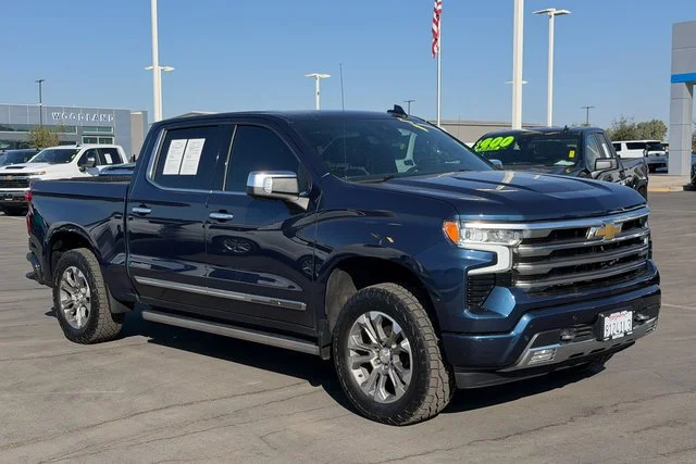 Used 2022 NORTHSKY BLUE METALLIC Chevrolet High Country image 2