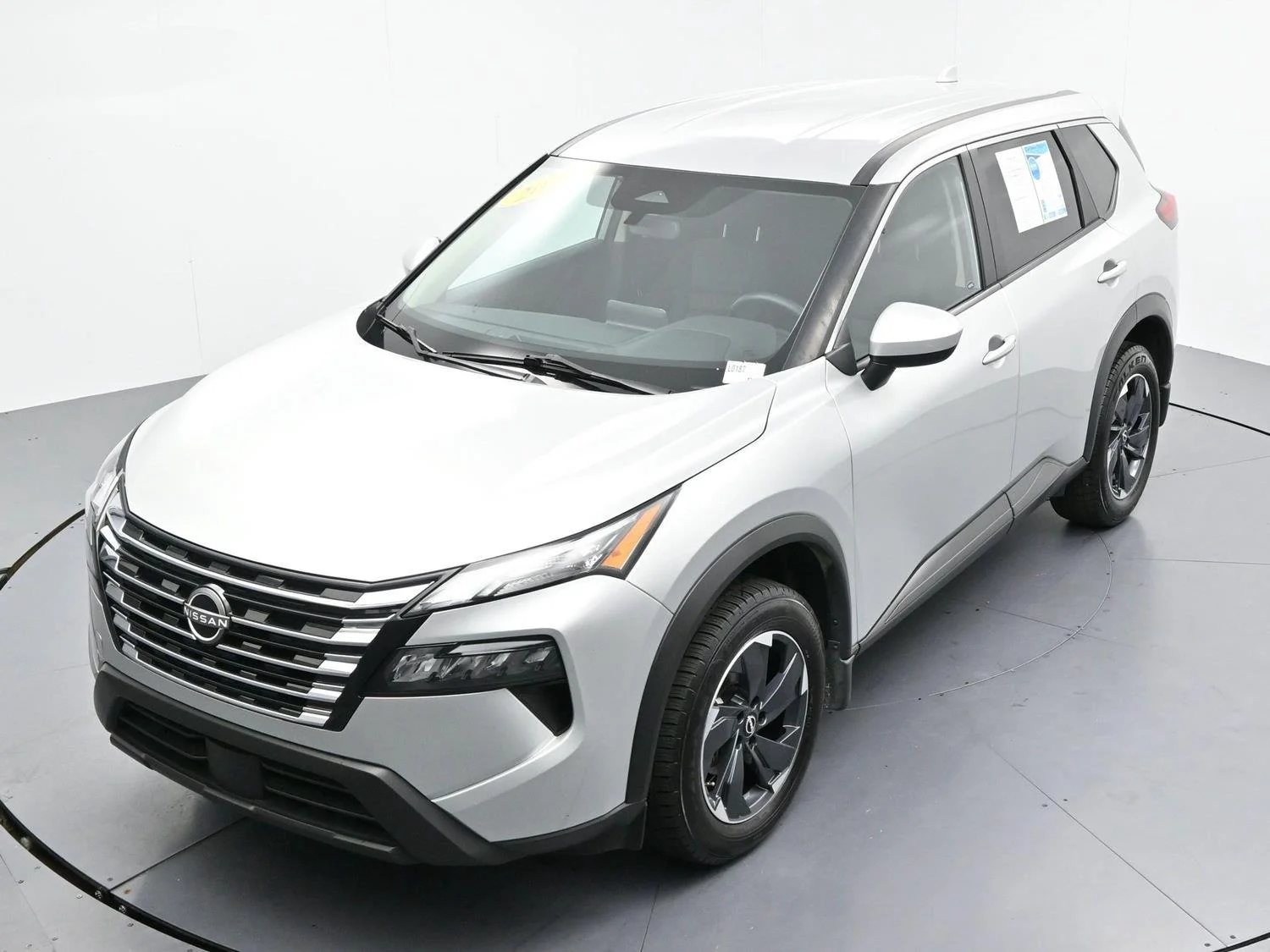 Used 2024 Silver Nissan SV image 37