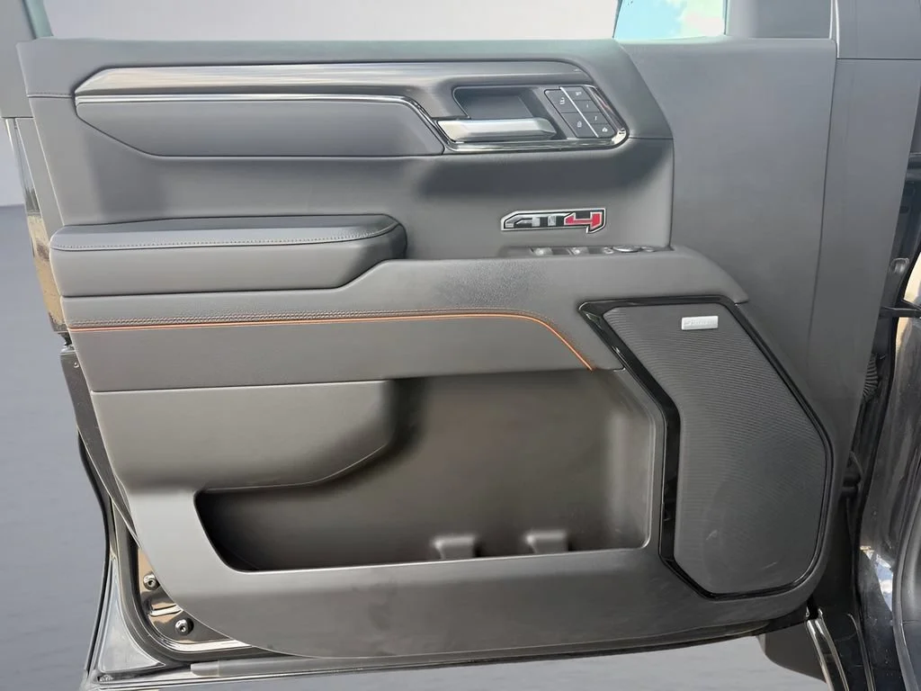 Used 2025 Onyx Black GMC AT4 image 9