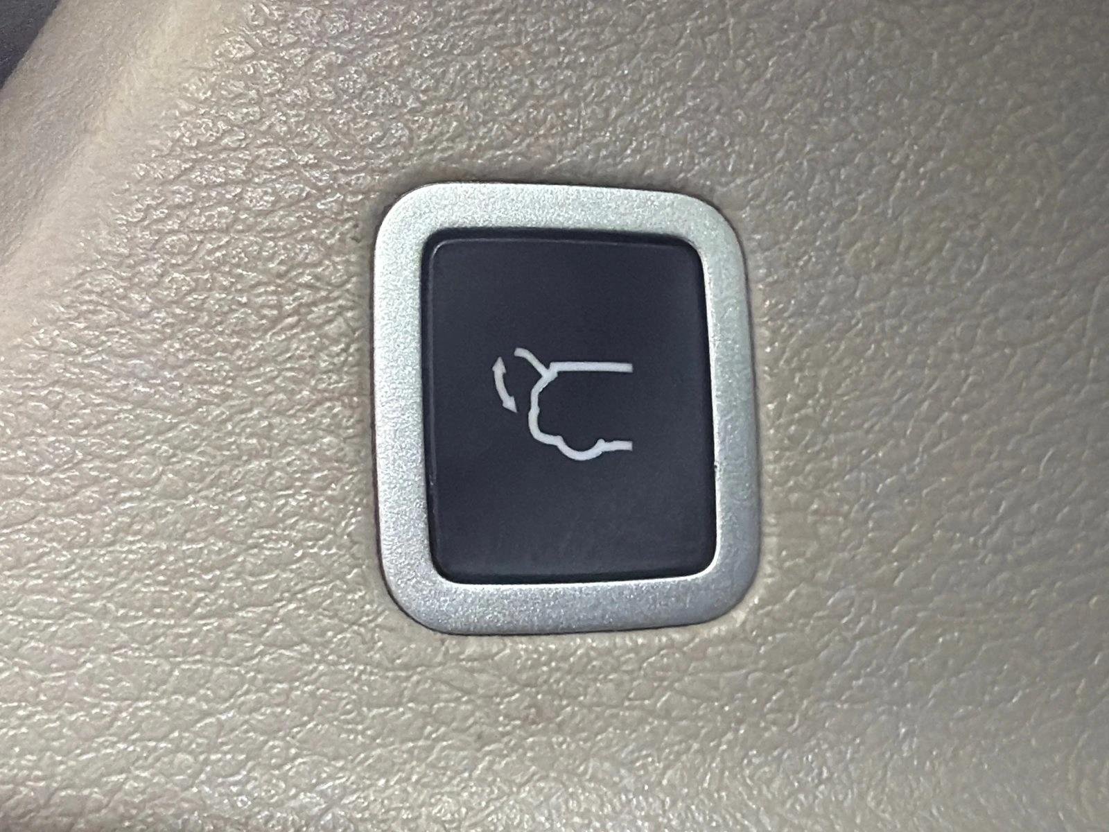 Used 2019 Blue Chrysler Touring L image 18