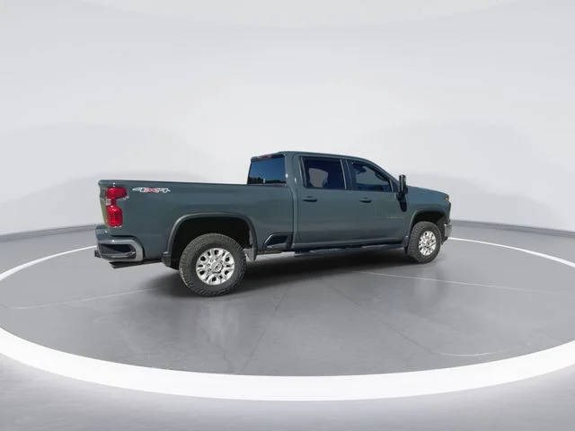 Used 2025 Gray Chevrolet LT image 3