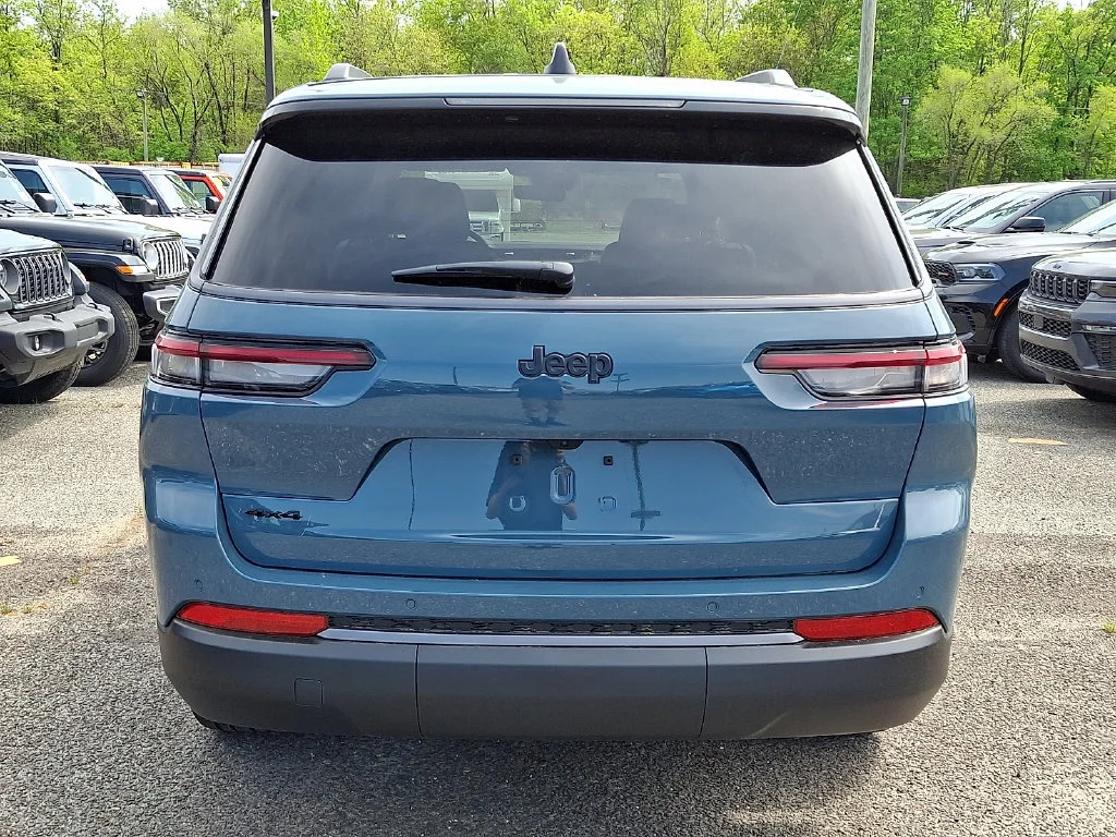 New 2026 Steel Blue Exterior Paint Jeep Limited image 6
