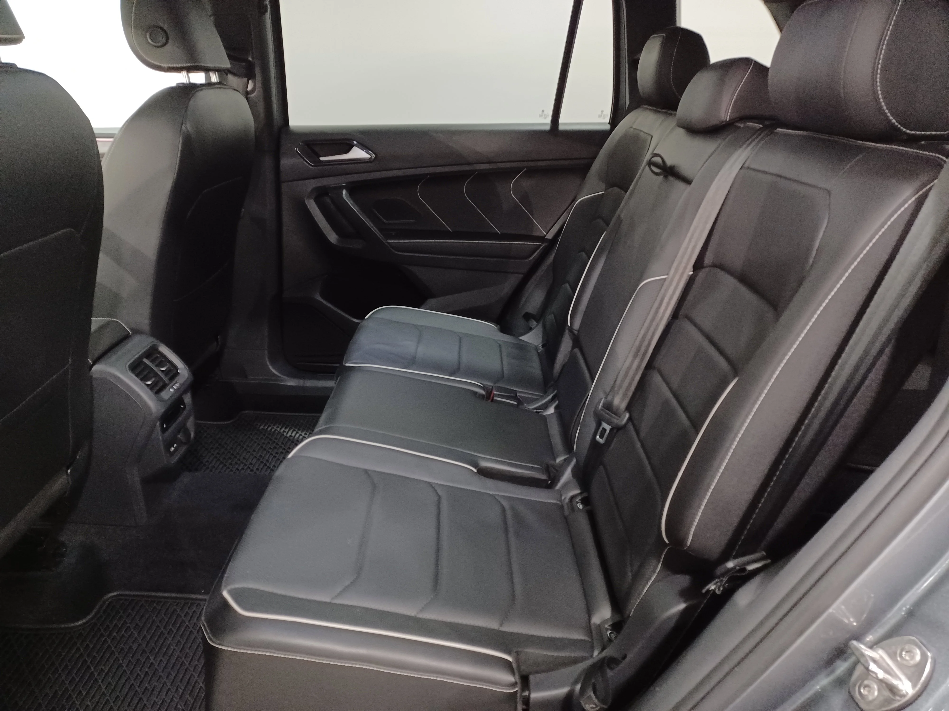 Certified Used 2022 Platinum Gray Metallic Volkswagen Highline R-Line 4Motion*Remote Start | Nav | 360 Cam | Htd & Cooled Leather | Pano Roof | Htd Wheel image 11