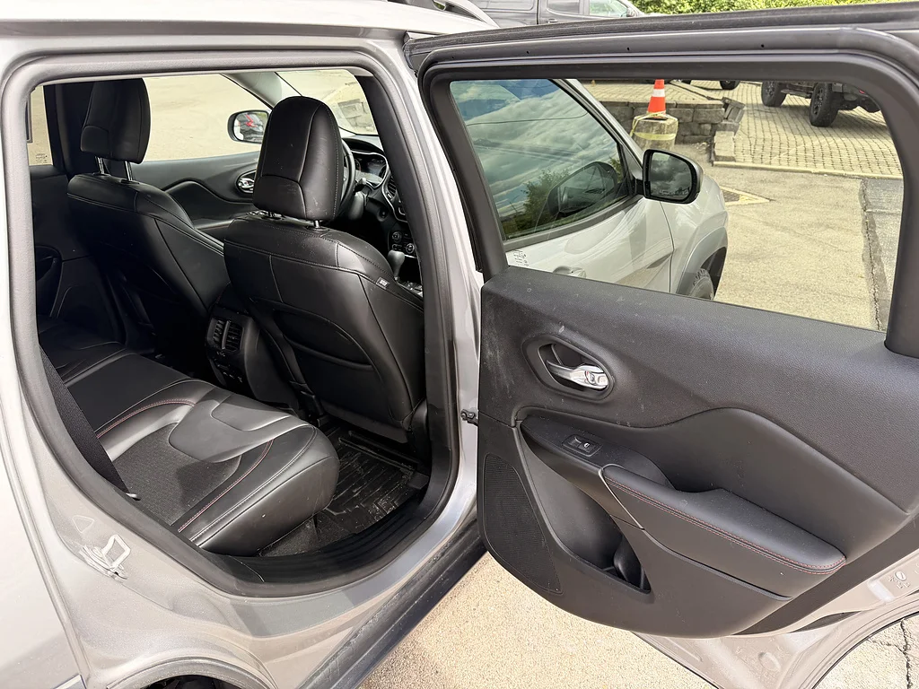 Used 2020 Granite Crystal Metallic Clear Coat Jeep Trailhawk Elite image 13