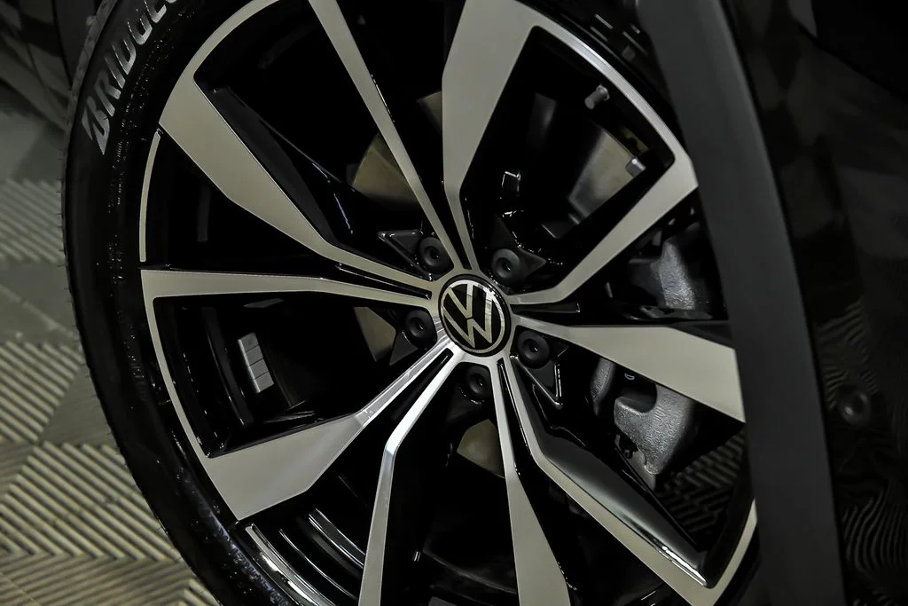New 2026 Black Volkswagen 2.0T SEL Premium R-Line image 3
