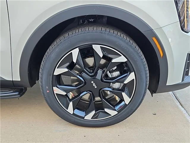 New 2026 Ivory Silver KIA EX Front-Wheel Drive image 5