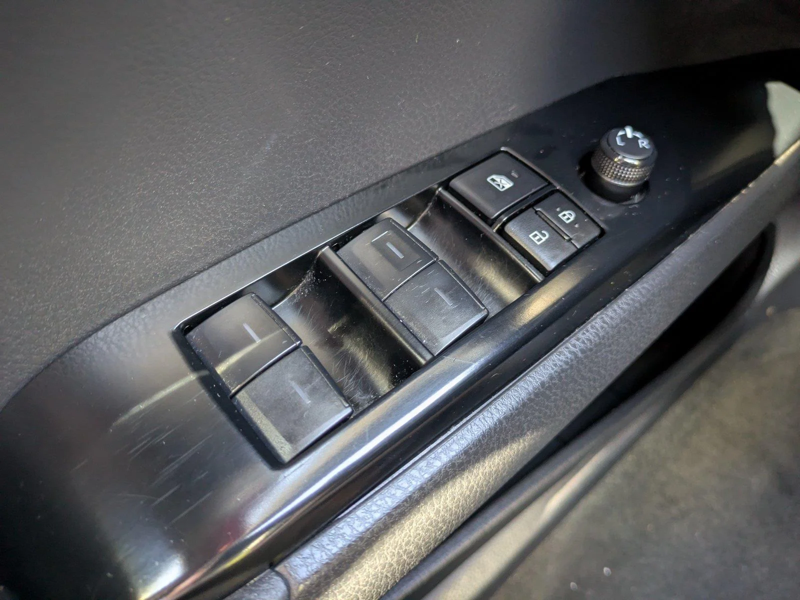 Used 2025  Toyota SE image 21