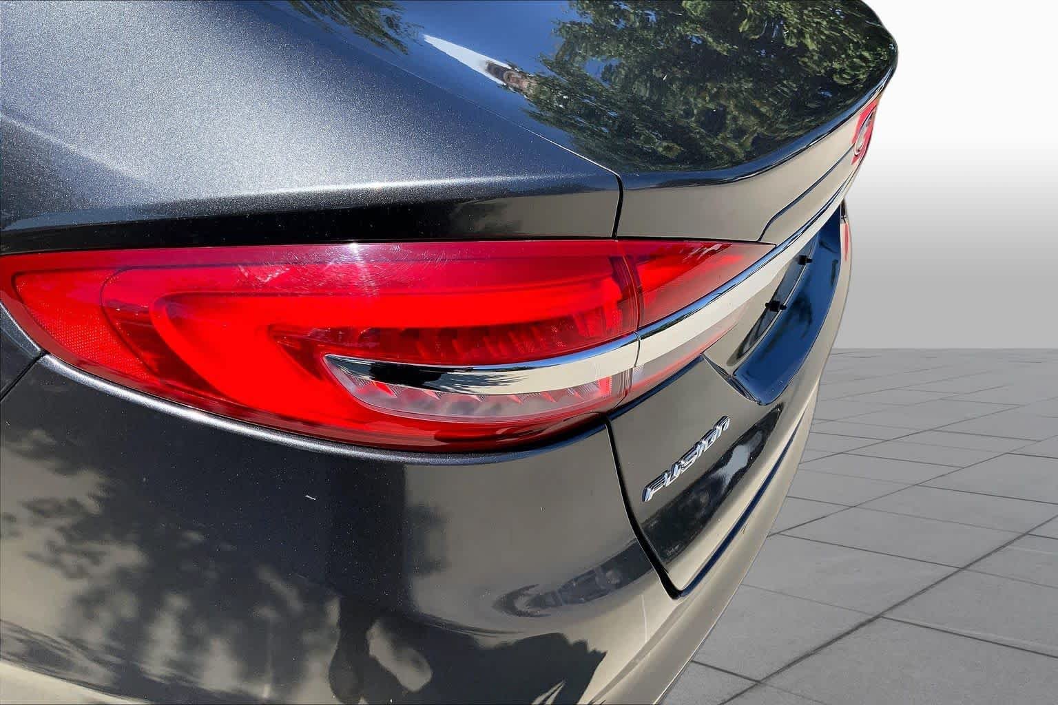 Used 2017 Magnetic Ford SE image 28