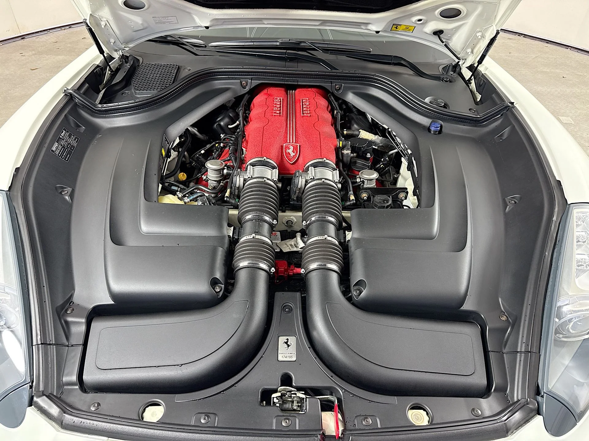 Used 2010 Bianco Avus Ferrari Base image 19