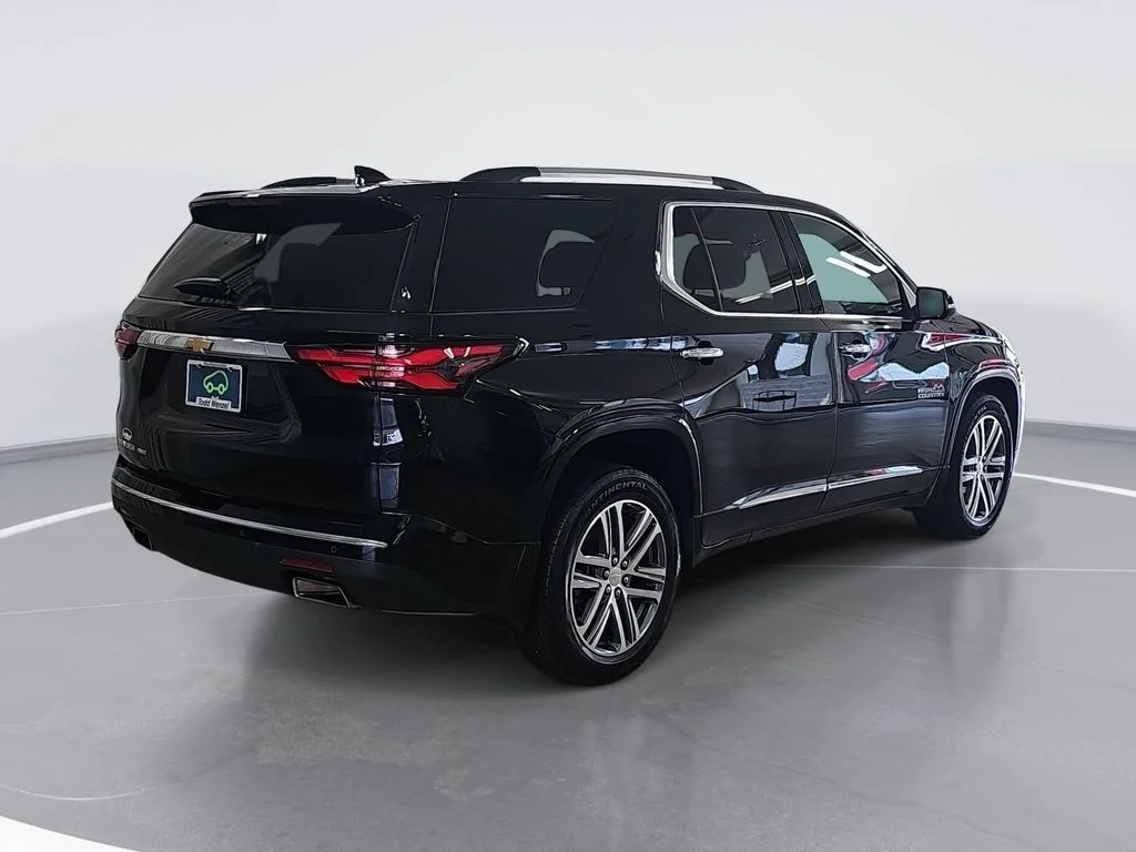 Used 2023 Black Chevrolet High Country image 3