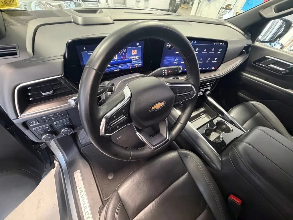 Used 2025 Sterling Gray Metallic Chevrolet LT image 18