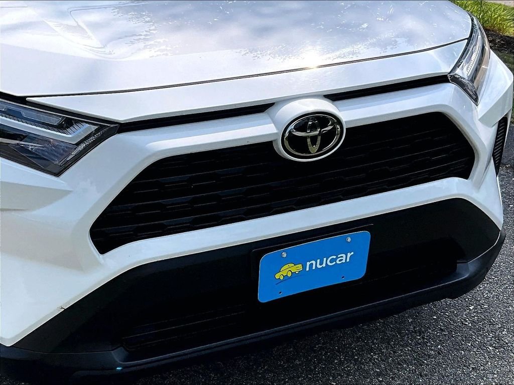 Used 2025 White Toyota XLE image 31