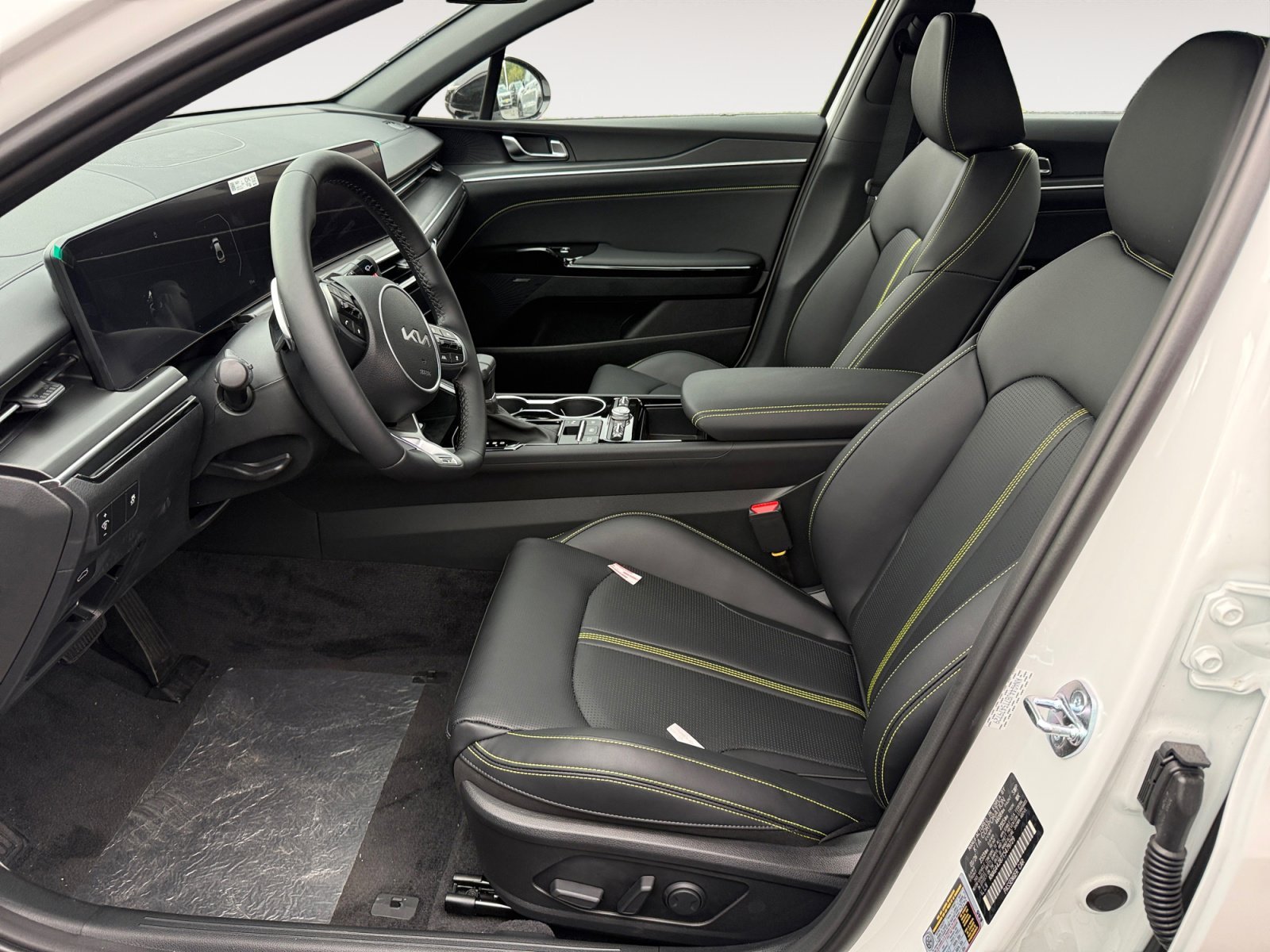New 2026 Snow White Pearl Kia GT image 10
