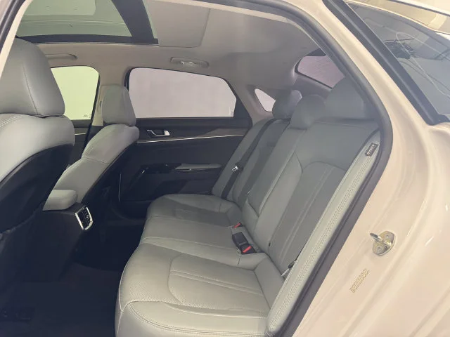 Used 2024 Glacial White Pearl Kia EX image 21