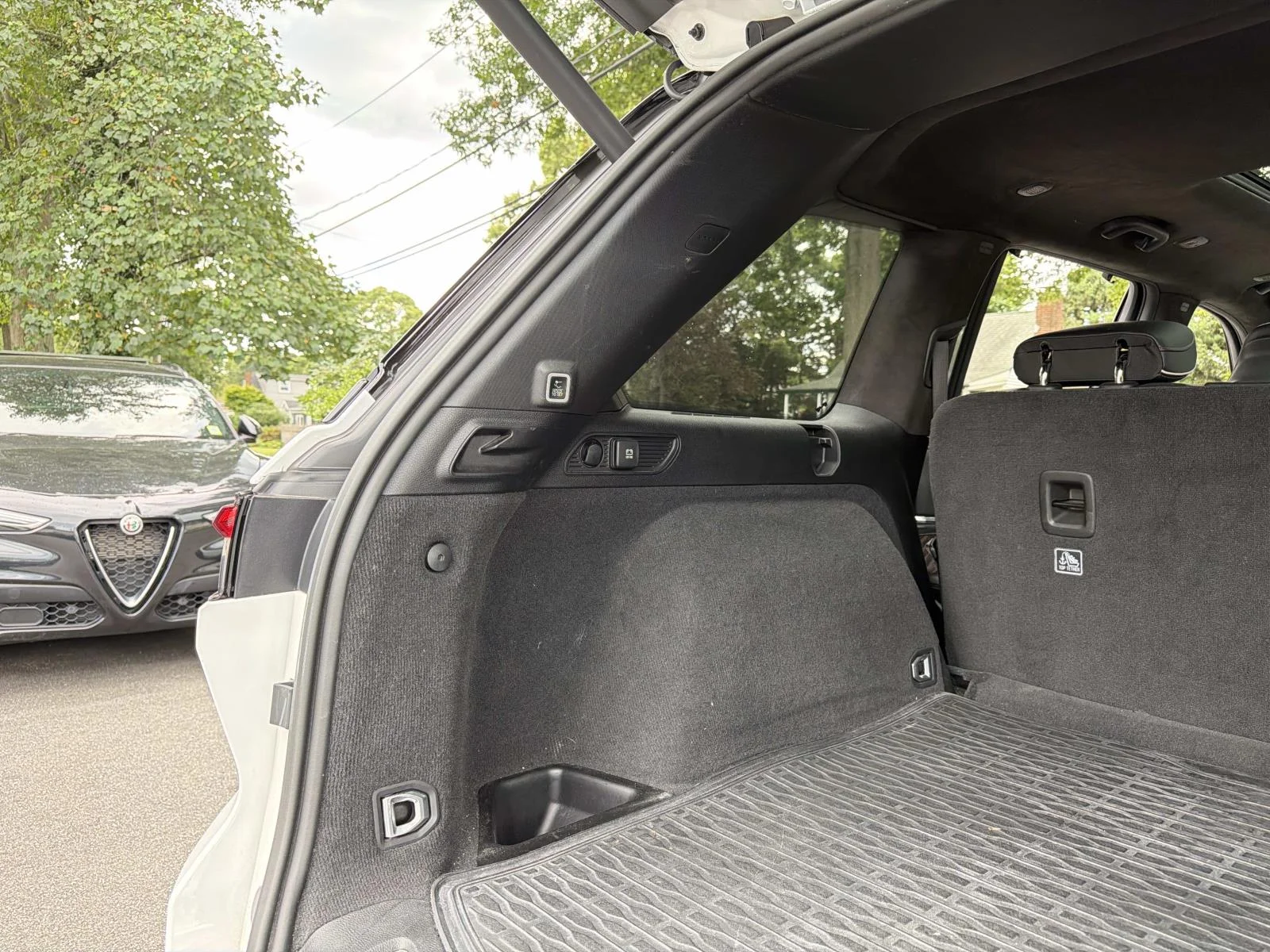 Used 2023 White Jeep Summit Reserve image 12