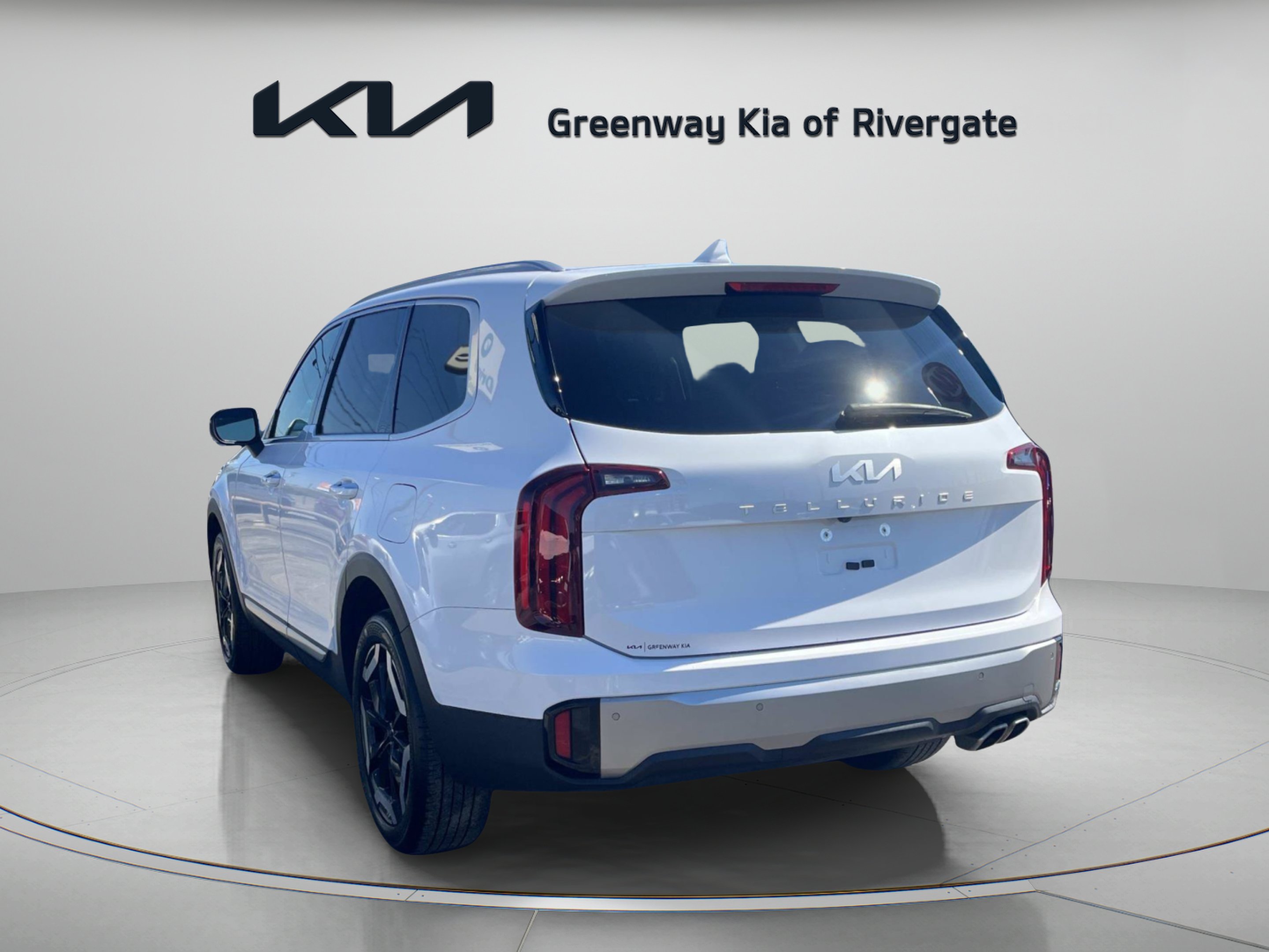 Used 2025 Glacial White Pearl Kia S image 5