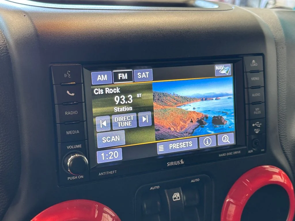 Used 2018 Red Jeep Sahara image 26