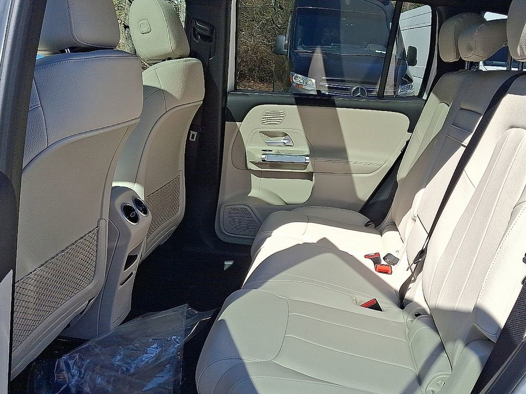 New 2026 Polar White Mercedes-Benz GLB 250 image 23