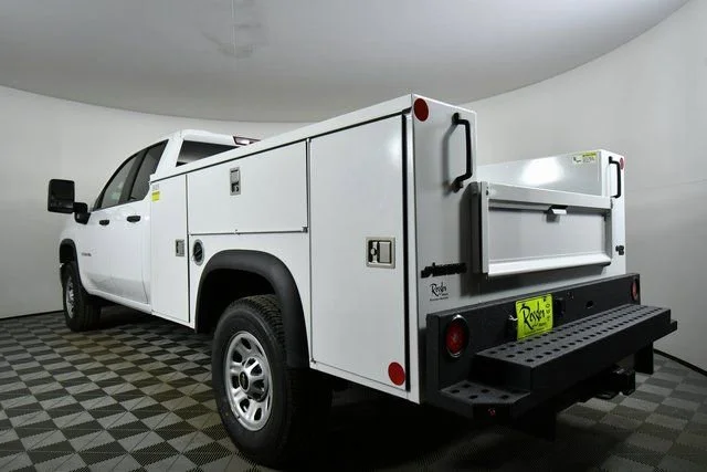 New 2026 Summit White Chevrolet WT image 13