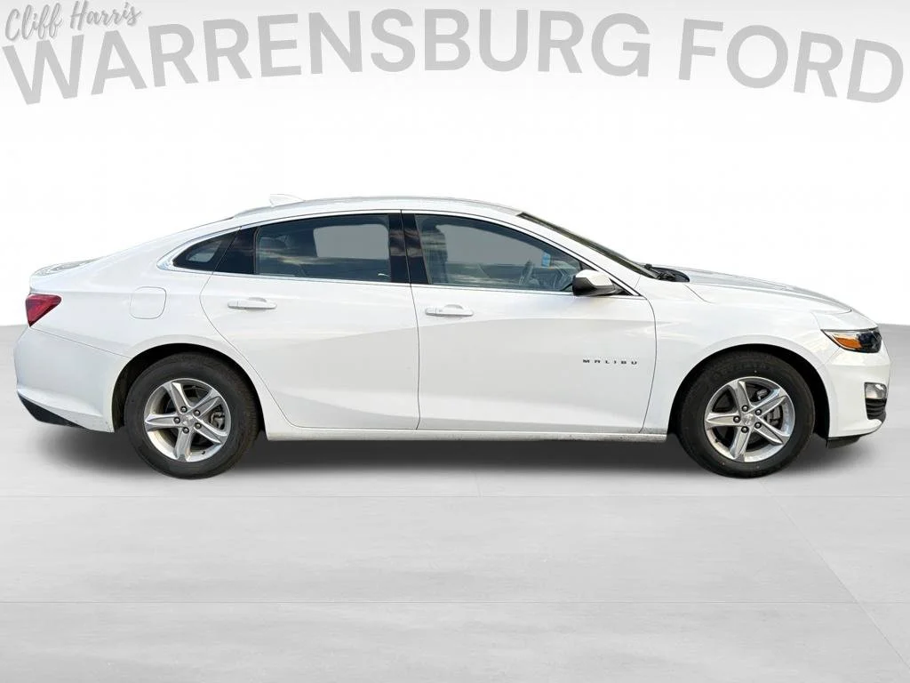 Used 2024 Summit White Chevrolet LT image 8