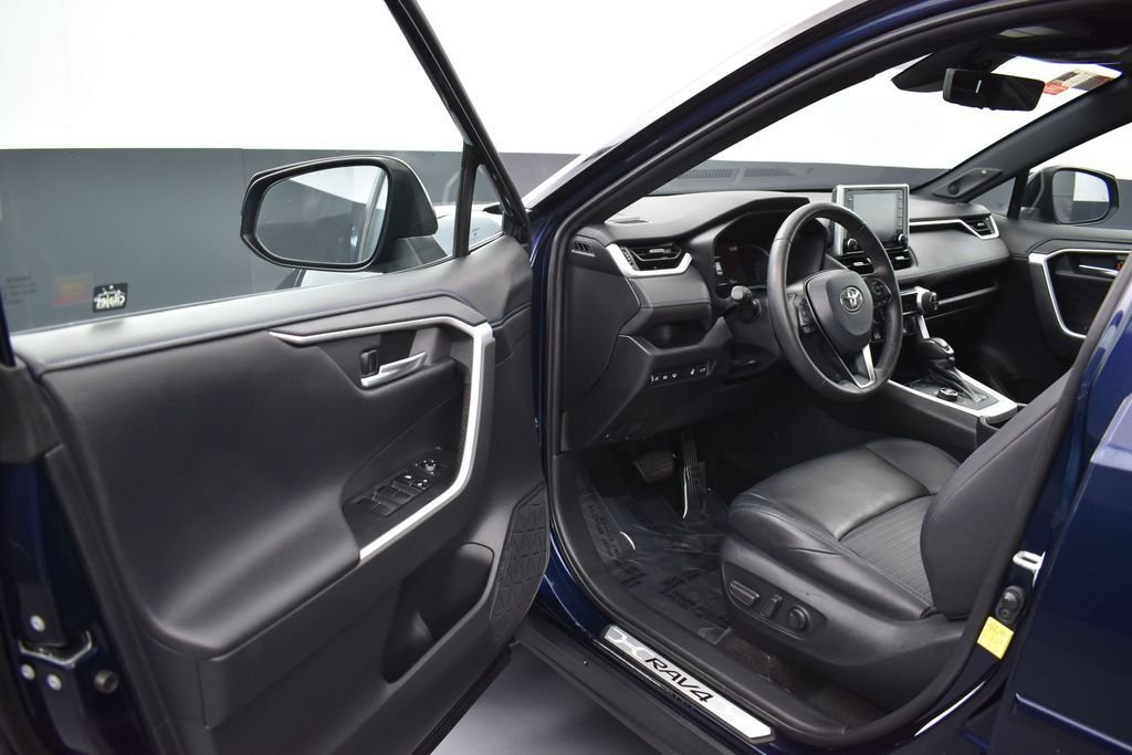 Used 2021 Midnight Black Metallic Toyota XSE image 5