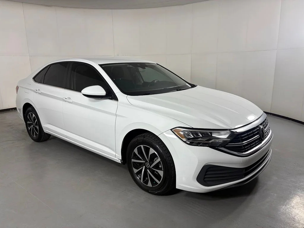 Used 2022  Volkswagen 1.5T S image 2