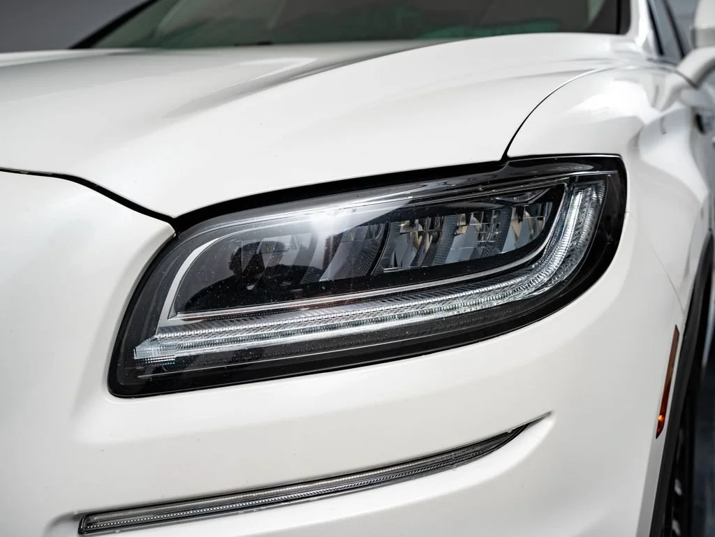 Used 2020 Pristine White Lincoln Reserve image 15