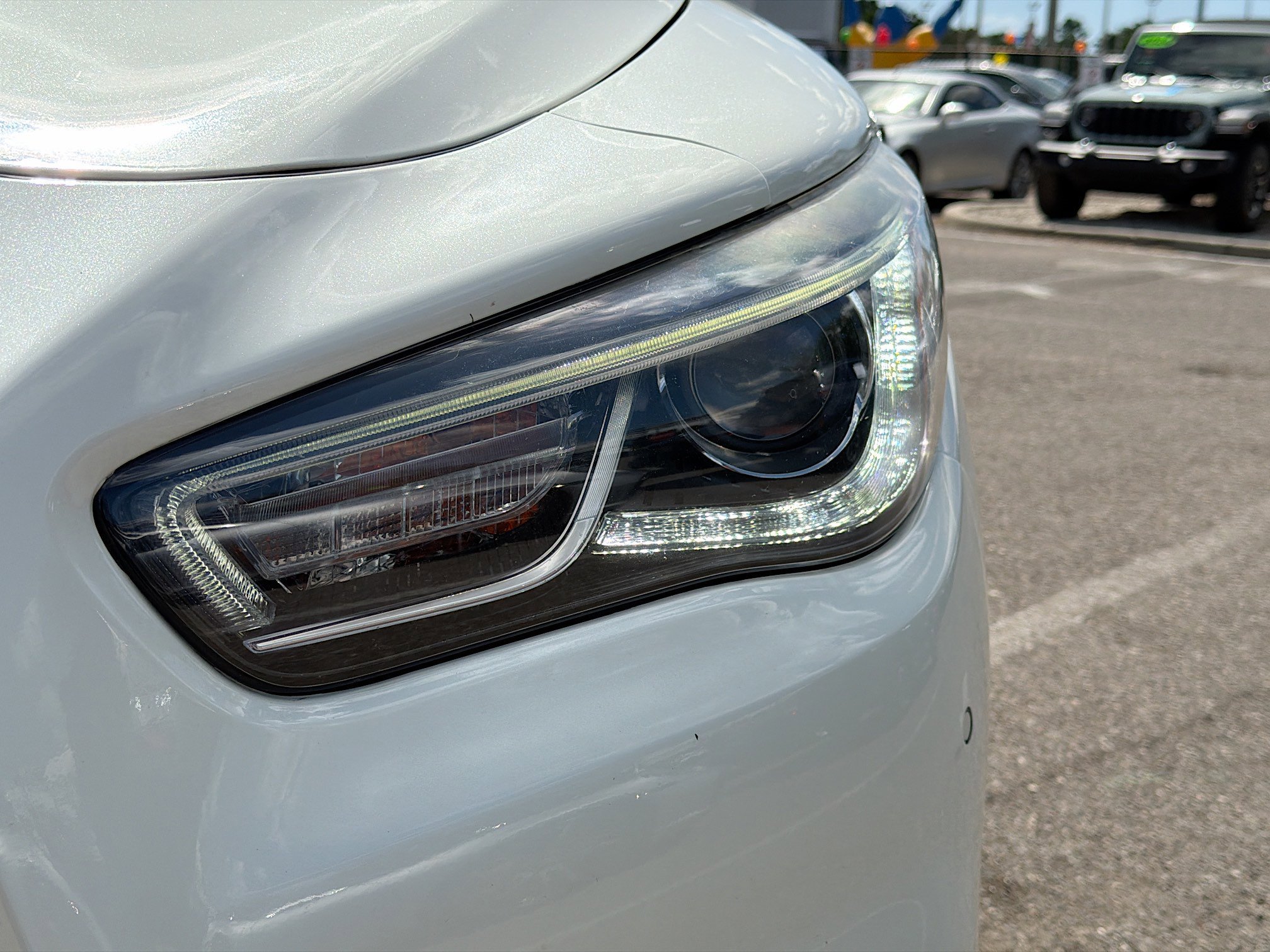 Used 2017 Majestic White INFINITI Base image 8