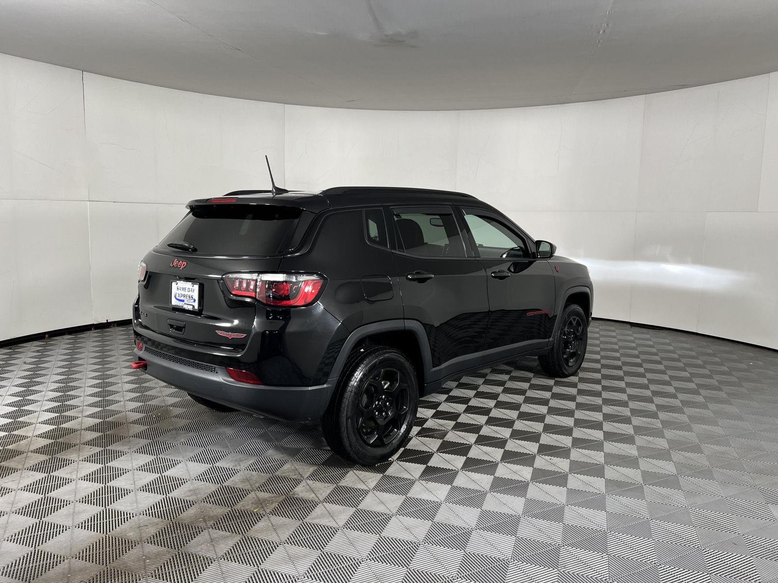 Used 2023 Diamond Black Crystal Pearlcoat Jeep Trailhawk image 23