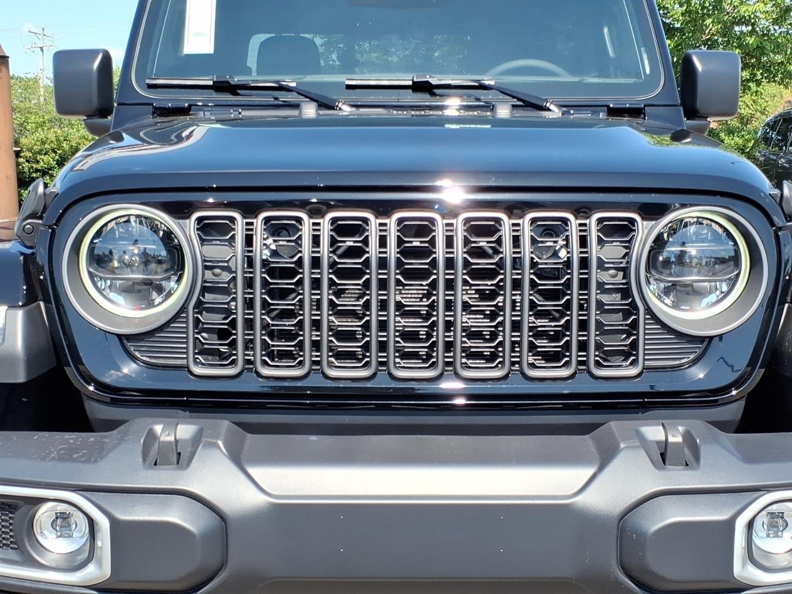 New 2026 Black Clear-Coat Exterior Paint Jeep Sahara image 14