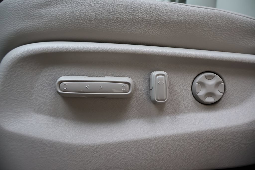 New 2026 Platinum White Pearl Honda EX-L image 9
