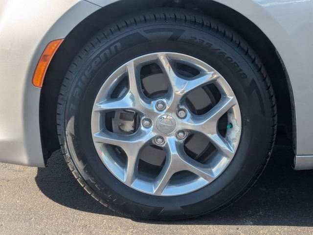 Used 2019 Billet Silver Metallic Clearcoat Chrysler Limited image 33