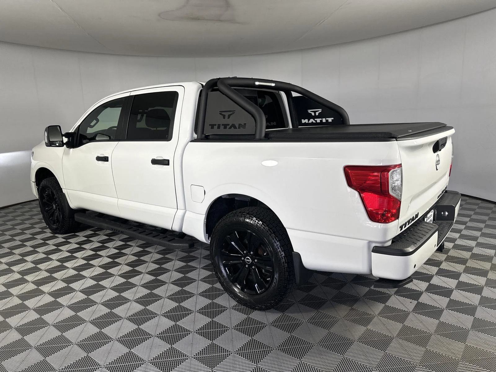 Used 2024 Glacier White Nissan SV image 21