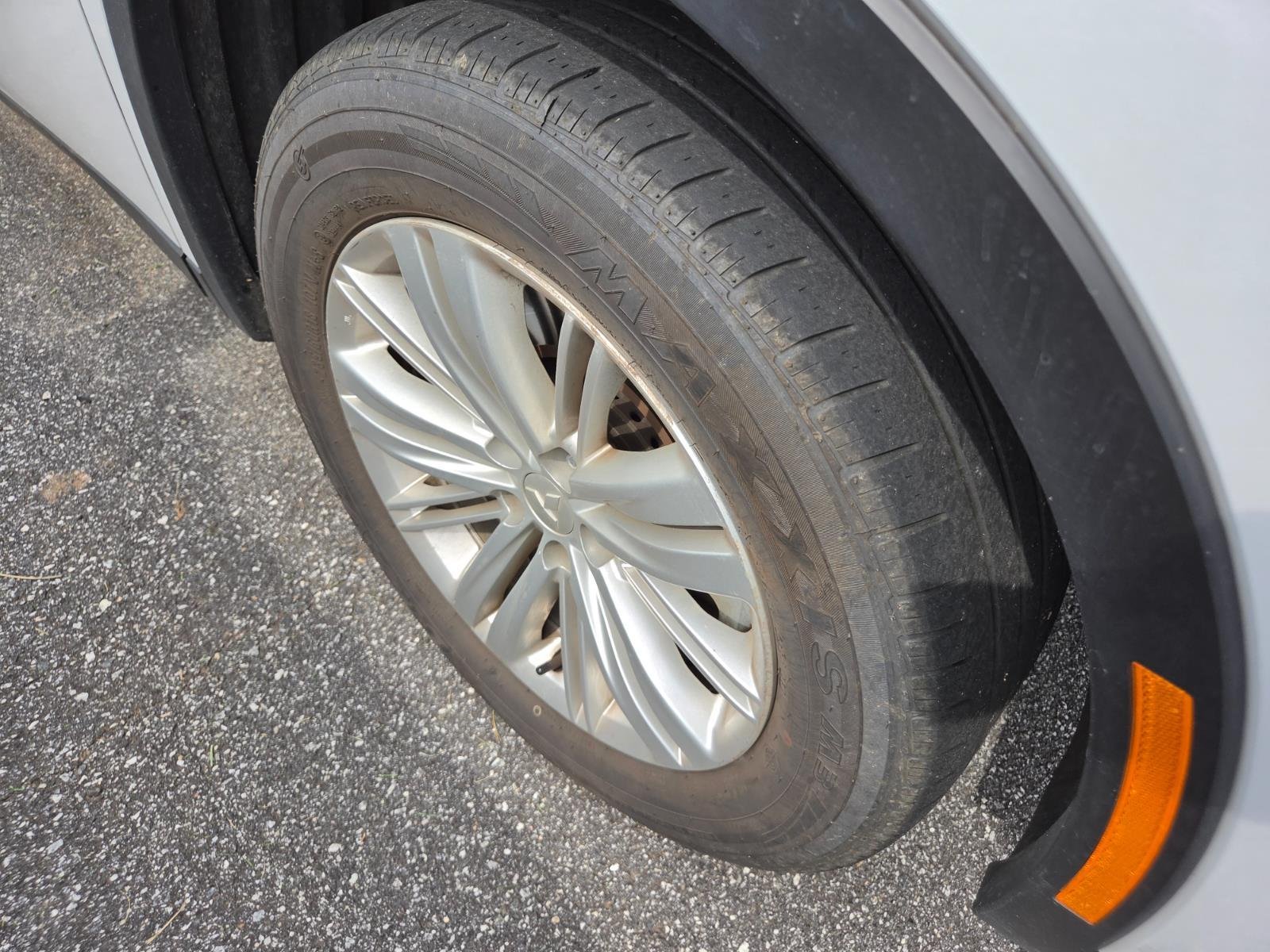 Used 2024 Silver Mitsubishi ES image 4