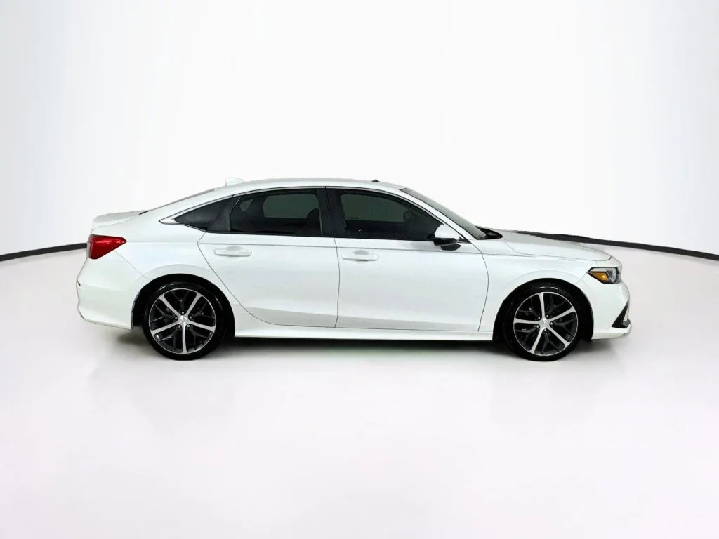 Certified Used 2022 Platinum White Pearl Honda Touring image 9