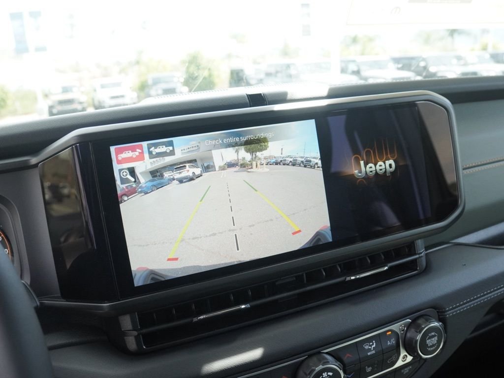 New 2026 Bright White Clear-Coat Exterior Paint Jeep Mojave image 13