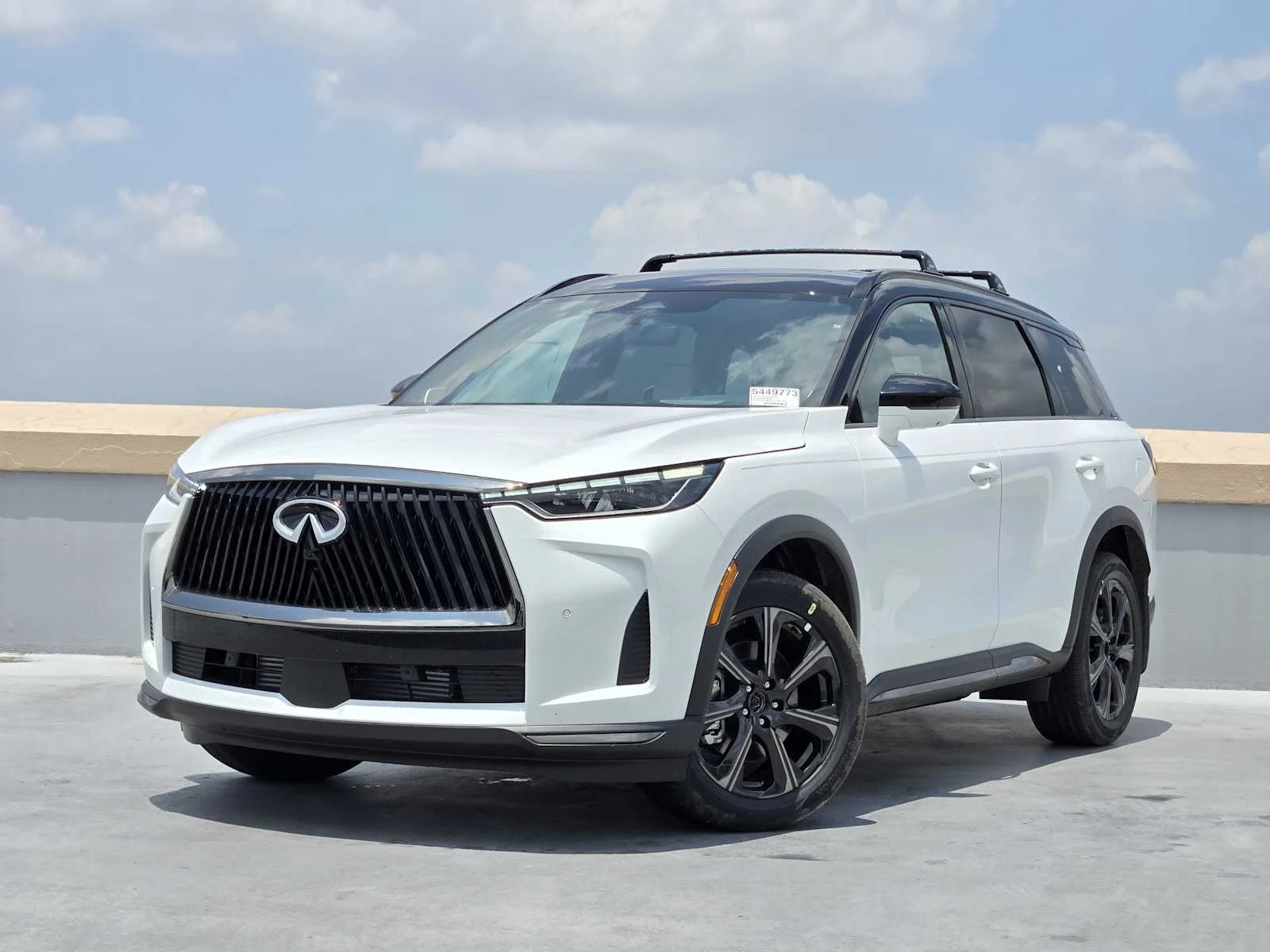 New 2027 2T RAD WHT INFINITI Autograph AWD image 2